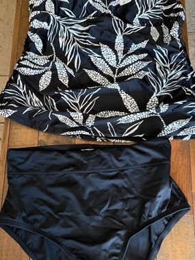 Black & White Tropical Print Tankini with Black High Waist Bottoms size medium